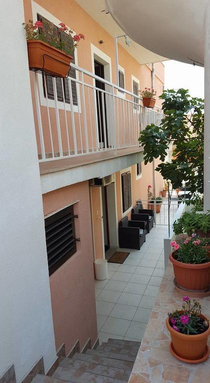 Apartments Alissa Hvar Town Luaran gambar
