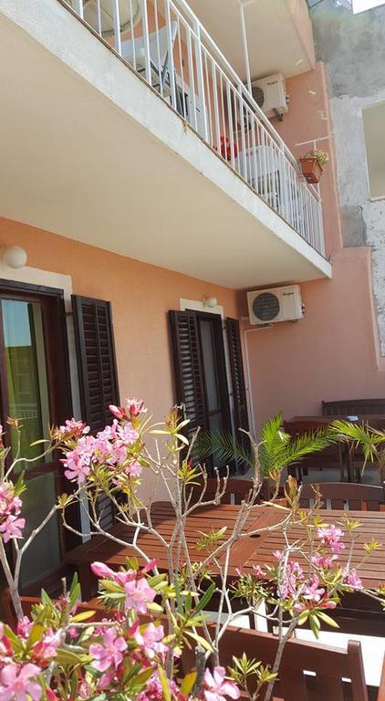Apartments Alissa Hvar Town Luaran gambar